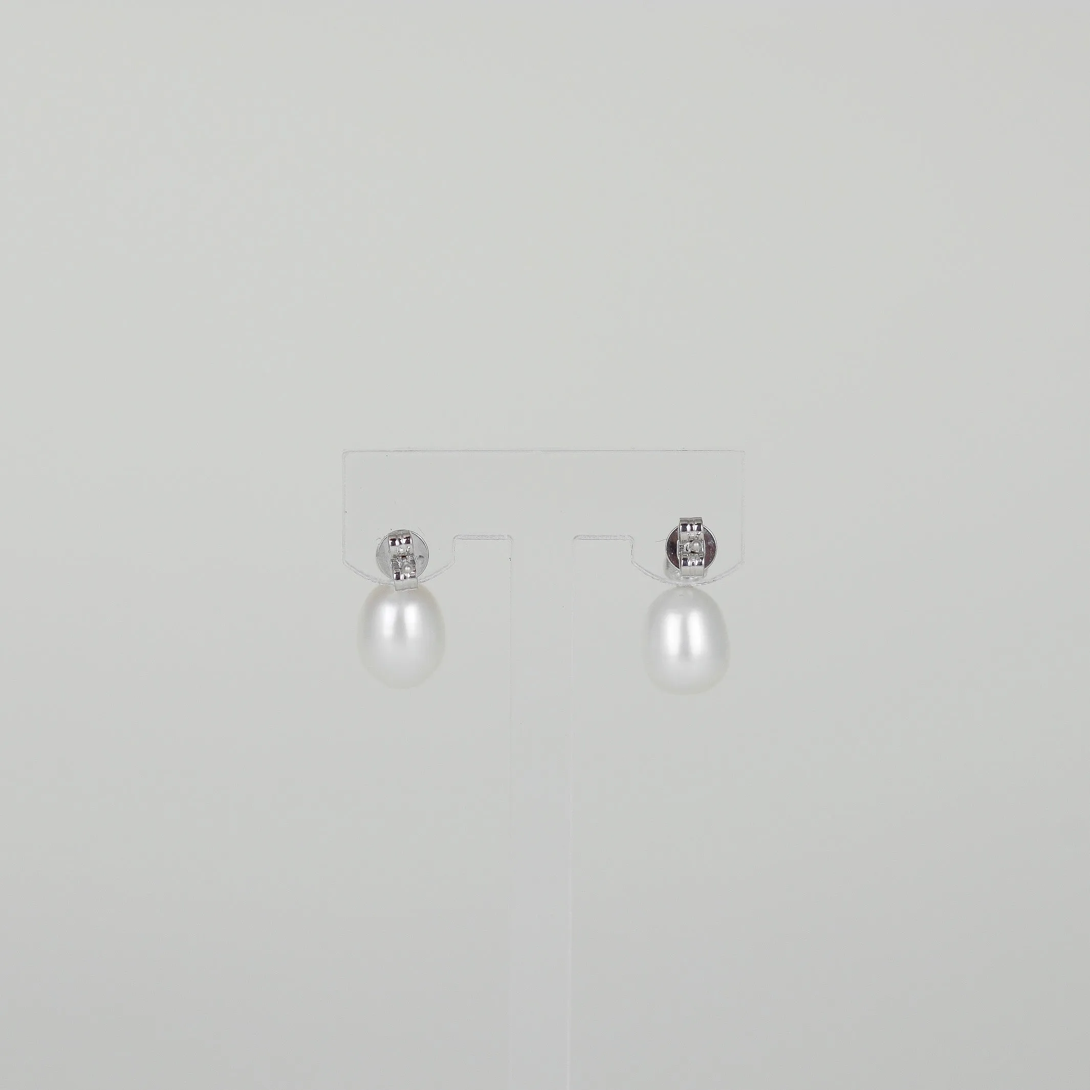 18ct White Gold Freshwater Pearl and Diamond Drop Earrings